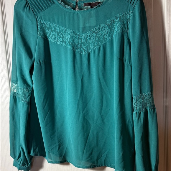 Elegant Teal Lace Blouse - Picture 3 of 8
